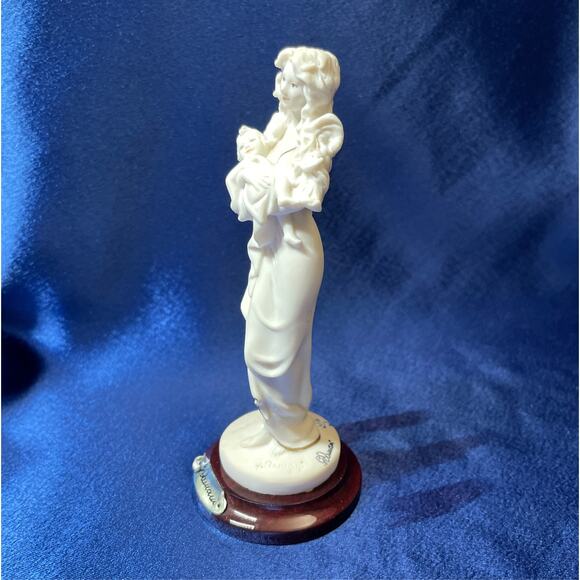 White Giuseppe Armani Mother and Child Small Sculpture - Picture 5 of 10